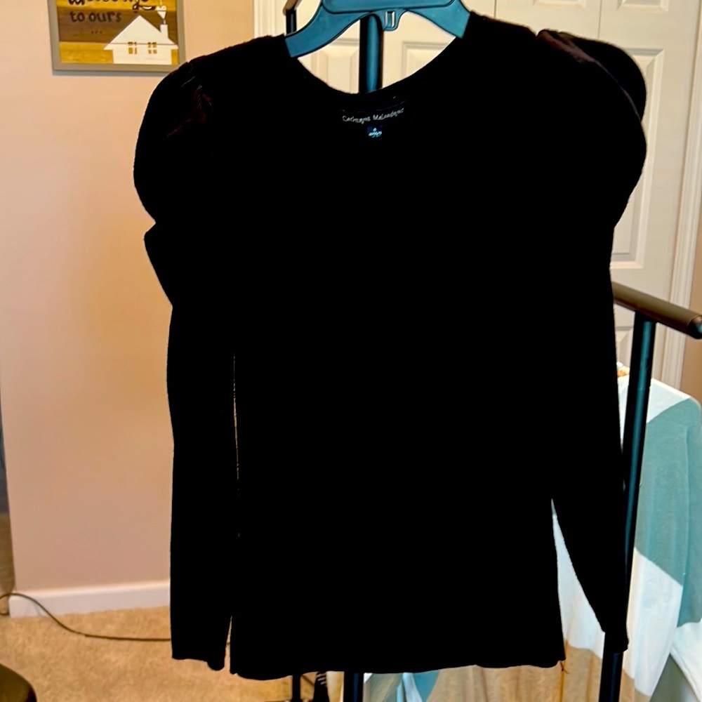 Casual puffy sleeve shirt.